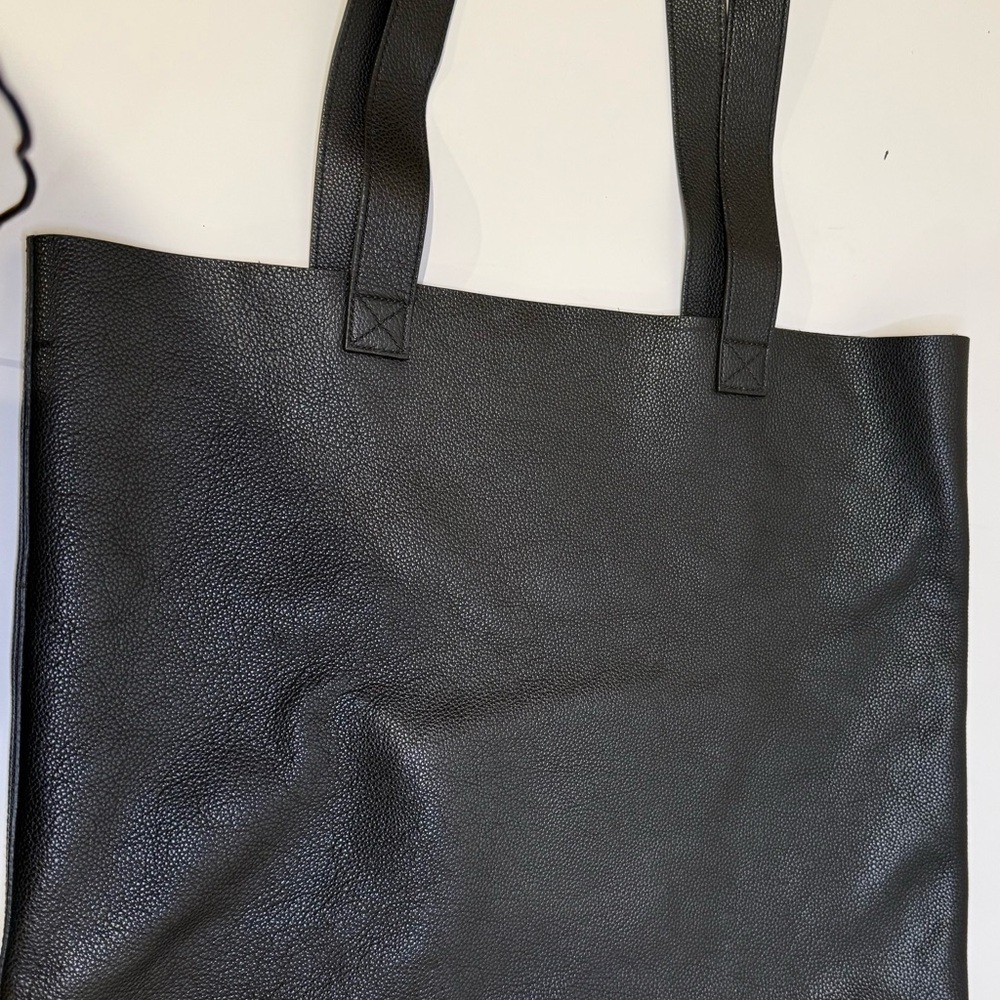 Gucci Black Leather Tote with Iconic GG Logo - Picture 4 of 7
